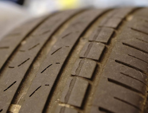 Comment réparer un pneu de voiture télécommandée ?