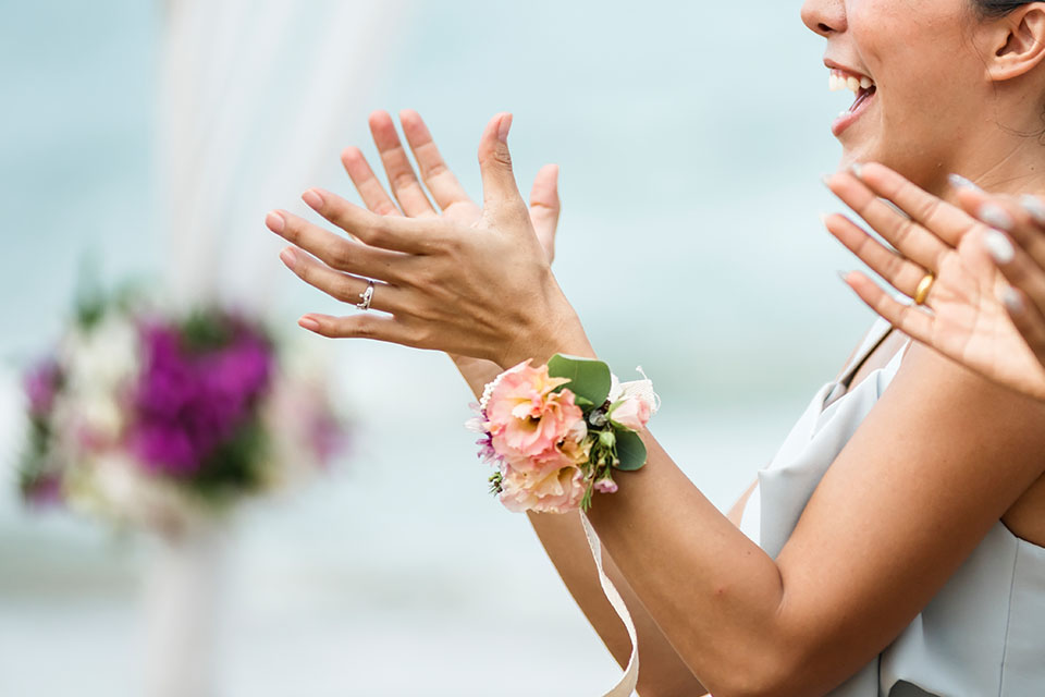 Les bijoux en fleurs stabilisées : un souvenir éternel de votre mariage !