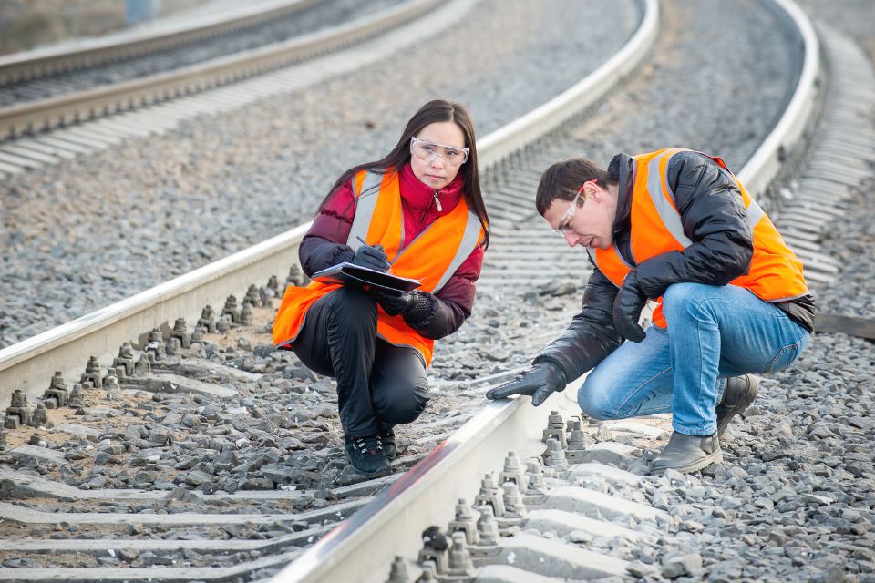 Quels signaux d’alerte sont utilisés sur les chantiers ferroviaires en Suisse ?